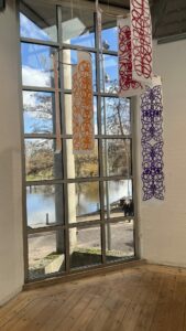 Kunstnere fra Kvindelig kunstnersamfund mødes på Filosofgangen i Odense